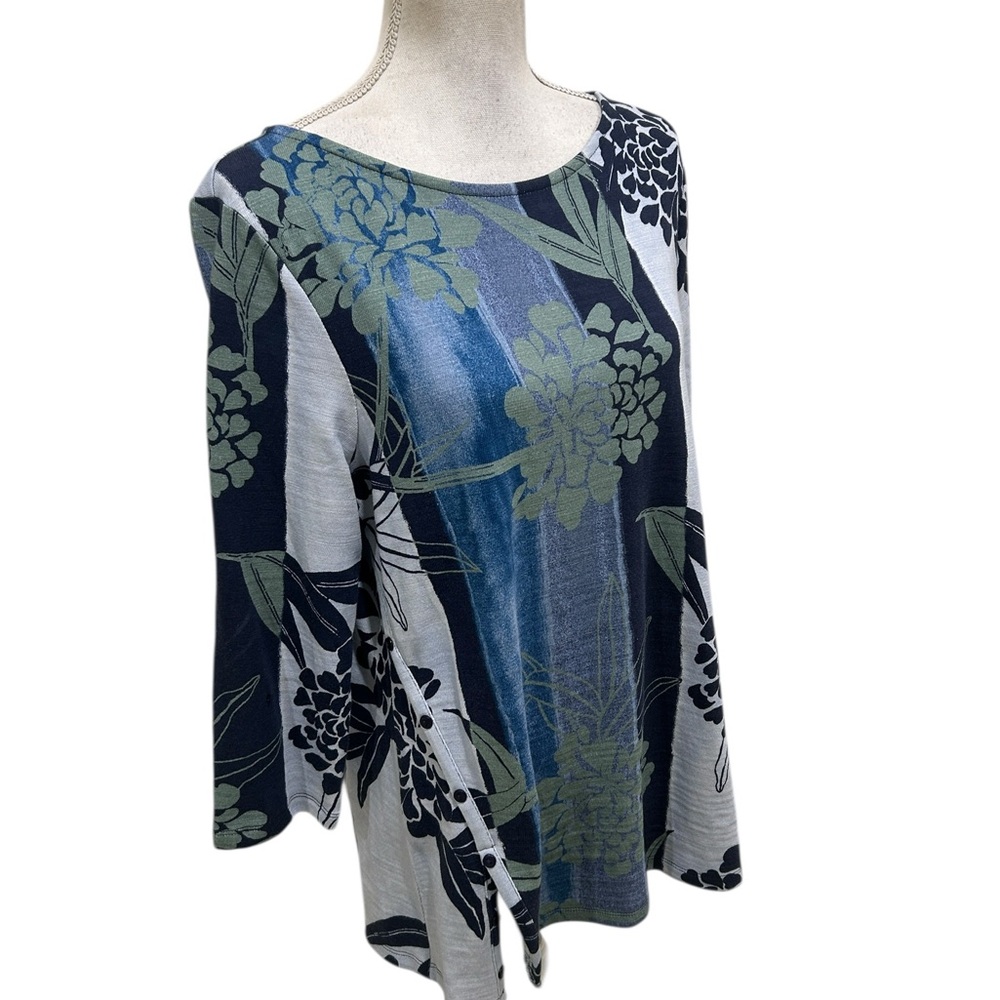 Chico's Blue, Green & Navy Floral Stripe Scoop Neck Top 3/4 sleeve size large - Picture 2 of 9